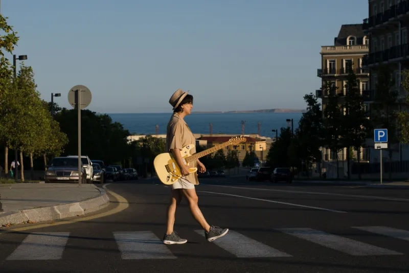 Roots Without Borders: How Nashville-Trained Artists Are Quietly Rewriting American Music From the Outside In